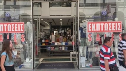 El coronavirus golpea al comercio minorista griego a pesar de las rebajas