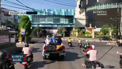 Edukasi Protokol Kesehatan Istri Gubernur Naik Mobil Bak Terbuka