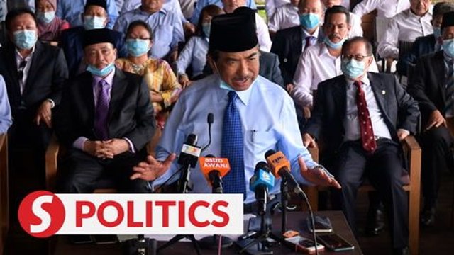 Musa Aman and his entourage turned away from Istana Negeri