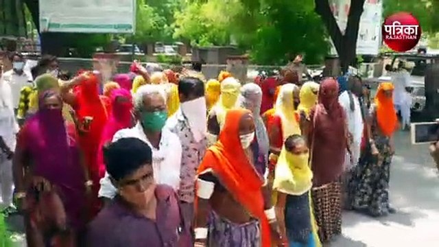VIDEO : शराब की दुकान बंद करने की मांग को लेकर महिलाओं का प्रदर्शन, कलक्टर से की शिकायत