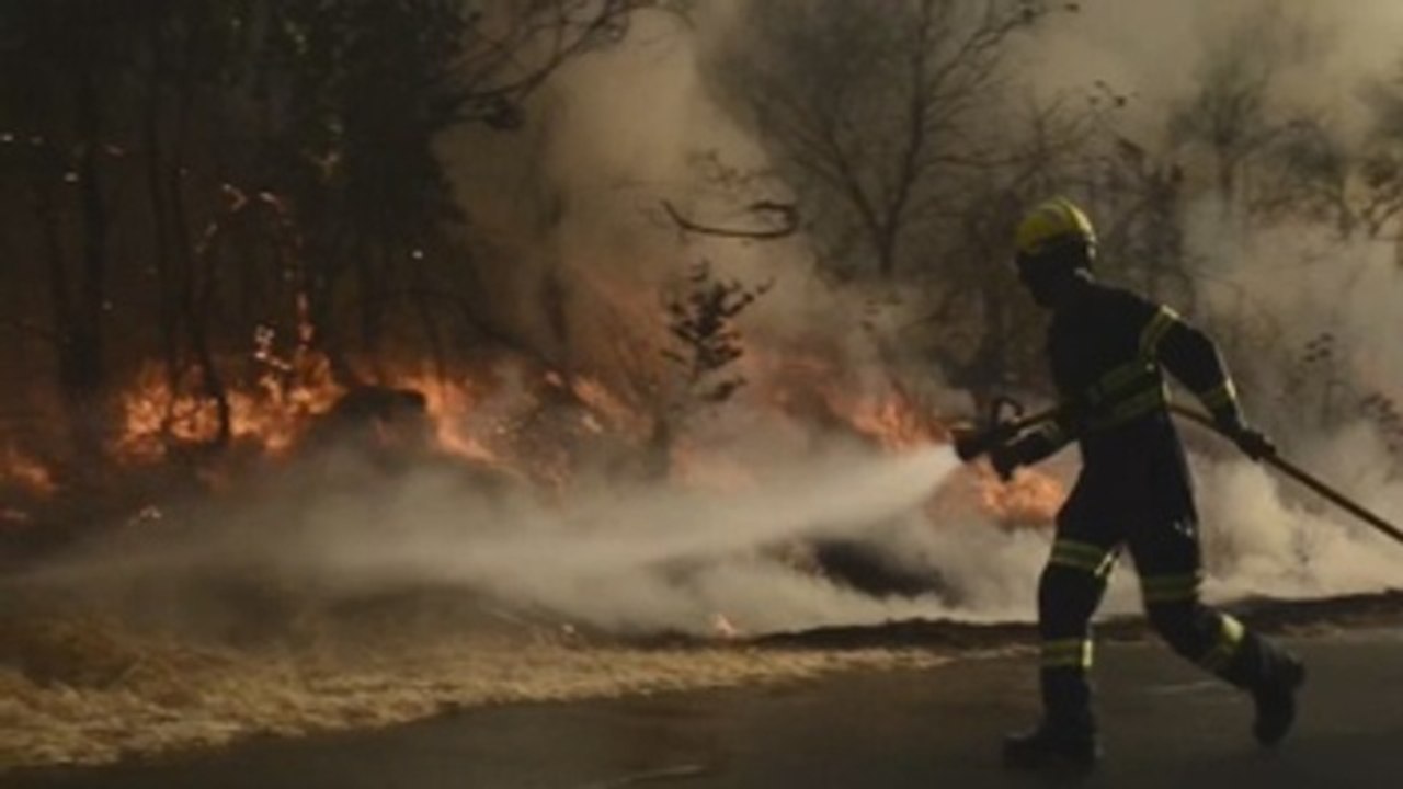 El incendio de Cualedro (Ourense) no amenaza en estos momentos las casas