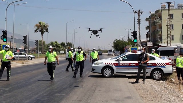 Hatay'da emniyet ve jandarmadan drone ile trafik denetimi