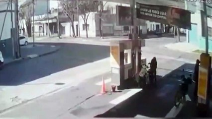 Perseguía a un motochorro en contramano, chocó y mató a otro automovilista