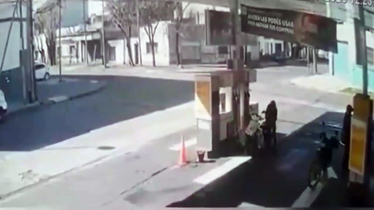 Perseguía a un motochorro en contramano, chocó y mató a otro automovilista
