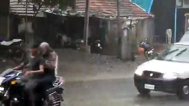 मक्सी में हुई तेज बारिश, गर्मी से मिली राहत