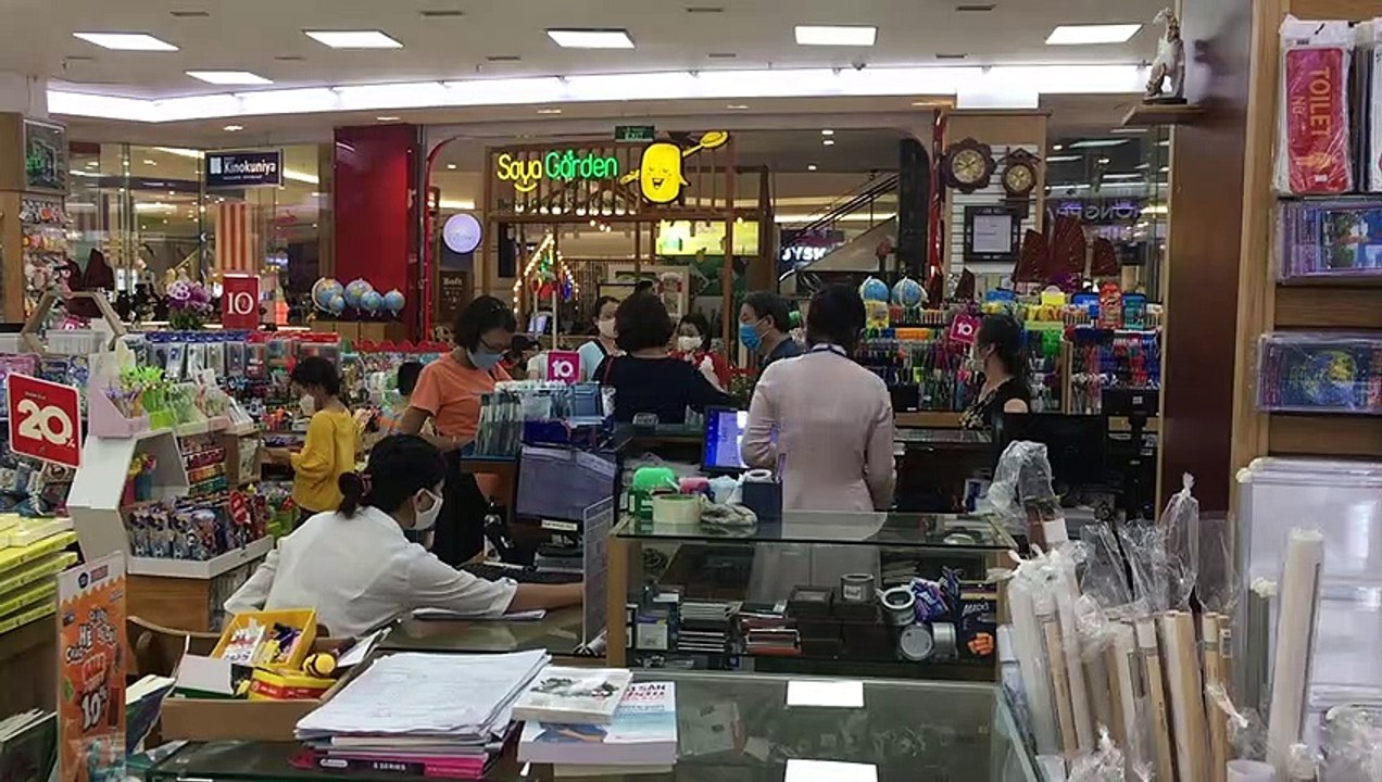Quầy thanh toán tại Fahasa Aeon Mall Long Biên