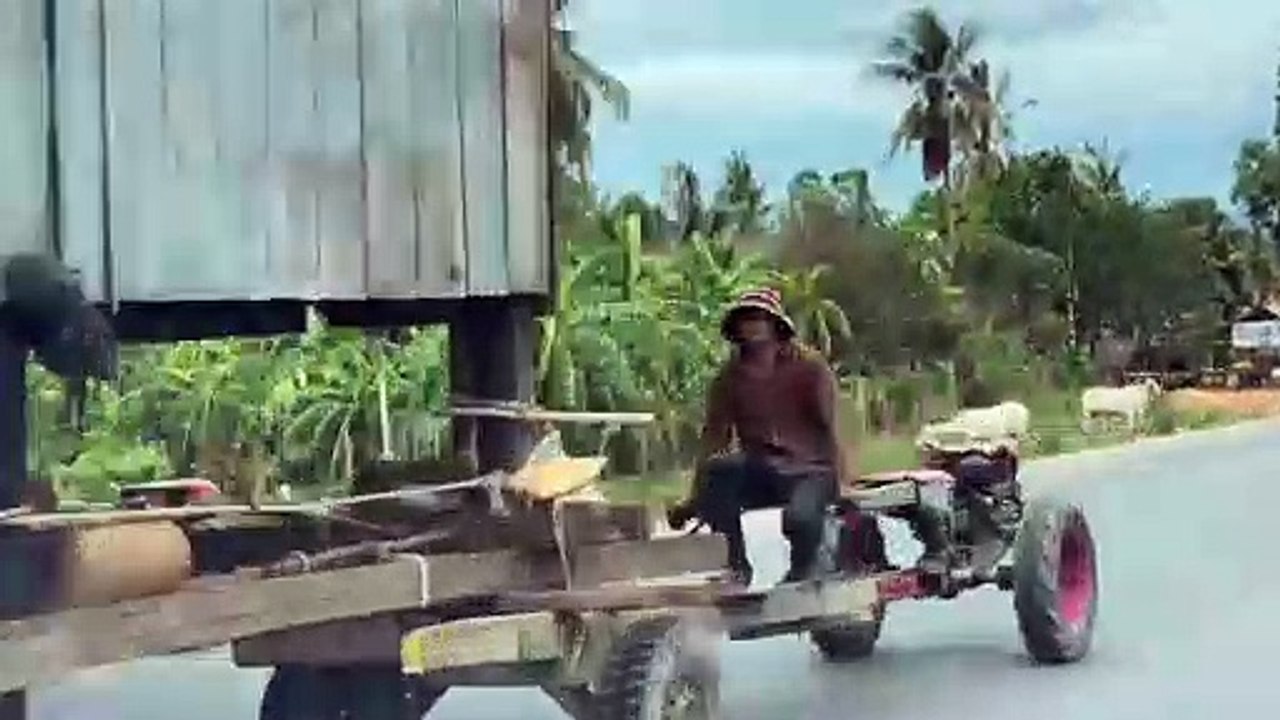 House moved by being driven away on tractors