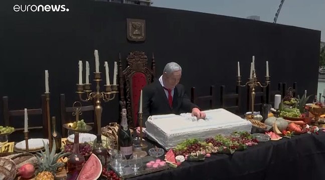 Tel Aviv artist depicts Netanyahu at 'Last Supper' table