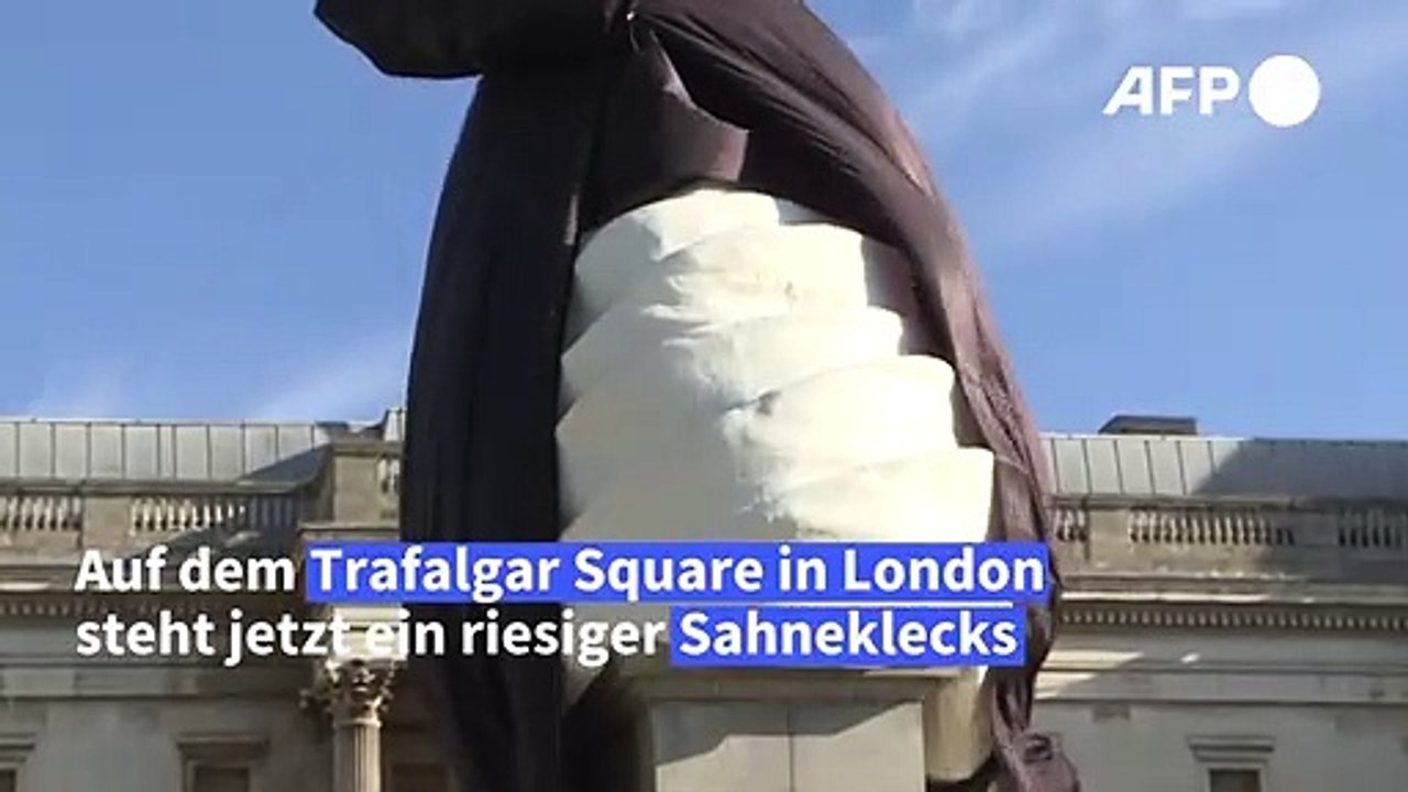 Riesiger Sahneklecks auf dem Trafalgar Square in London