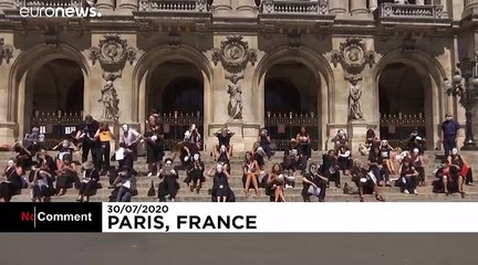 Les guides touristiques manifestent leur colère à Paris