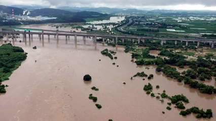 잠기고 고립되고...주민 5백여 명 긴급대피 / YTN