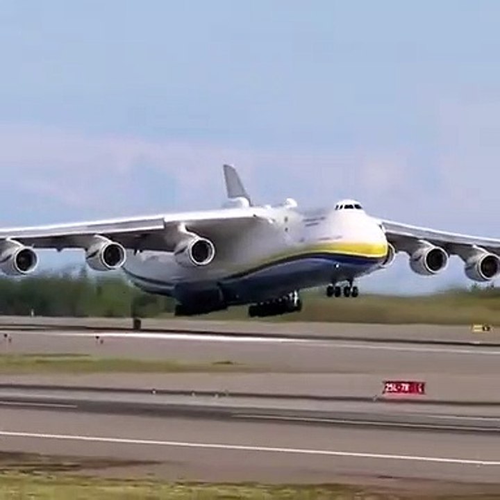 Voici le plus long avion du monde :  Antonov An-25 Mriya.