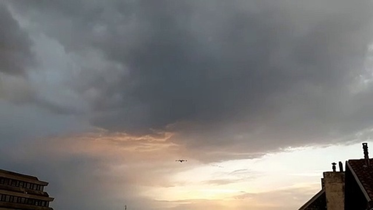 Canadair sur Bayonne et Anglet