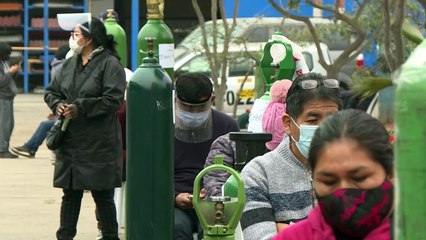 La escasez de oxígeno aumenta pesares de los peruanos en la pandemia