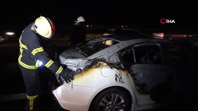 Tatil yolunda alev alev yanan otomobil küle döndü