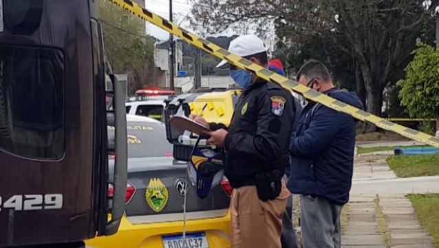 Motociclista morre após se envolver em colisão com caminhão, em Curitiba