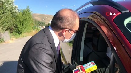 Vali, trafik denetiminde bulunarak vatandaşların bayramını kutladı