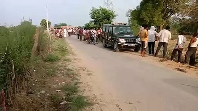 आगरा: संदिग्ध परिस्थिति में पेड़ से लटका मिला युवक का शव