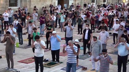 Bursa'da tarihi camiler bayram namazında doldu taştı