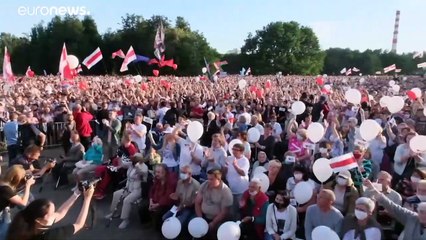 شاهد: الآلاف يشاركون في أكبر تجمع للمعارضة منذ عقود في روسيا البيضاء