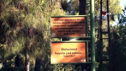 Şanlıurfa’da namaz sonrası vatandaşlar mezarlıklara akın etti