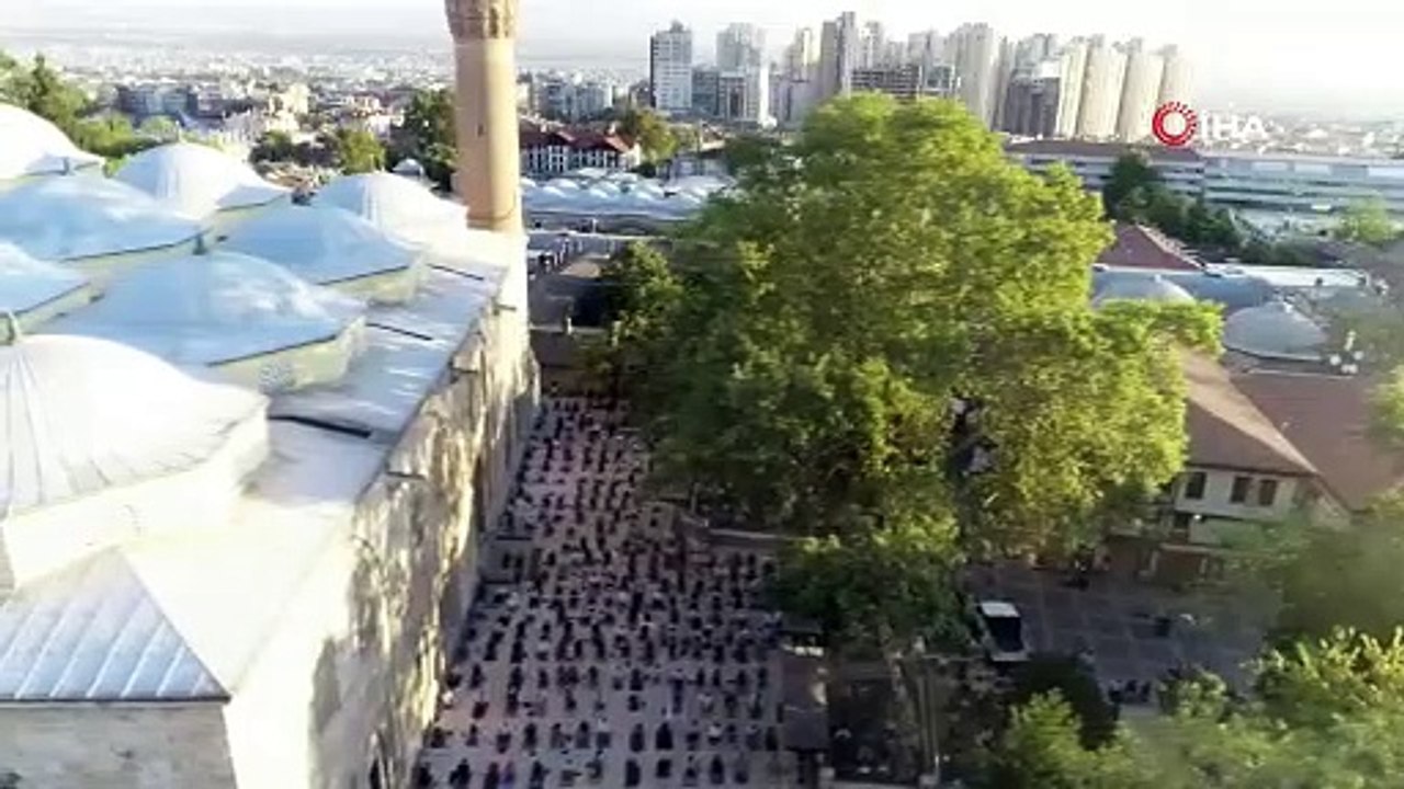 Bursa'da tarihi camiler doldu taştı
