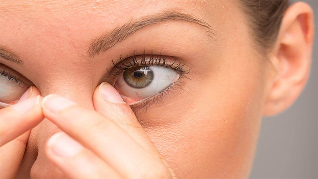 Eye Itching Home Remedy: आंखों में खुजली हो तो क्या करें | आंखों में खुजली के उपाय | Boldsky
