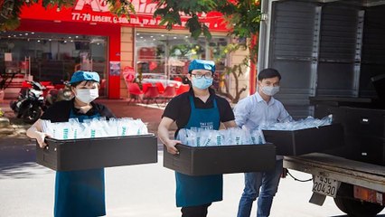 Nhà hàng nấu ăn 800 suất cơm mỗi ngày tiếp sức bác sĩ | VTC