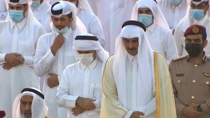 بعد تخفيف إجراءات كورونا.. آلاف المصلين يؤدون صلاة العيد في قطر