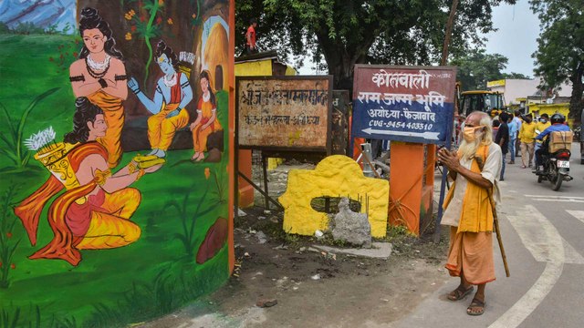 Bhumi Pujan draws near, Ayodhya city drowns in yellow