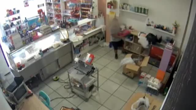 Torpe atraco en una panadería de Sevilla
