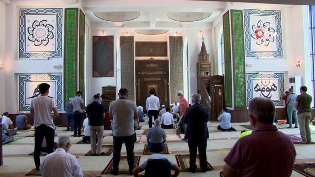 Başkan Aktaş, vatandaşlarla bayramlaştı