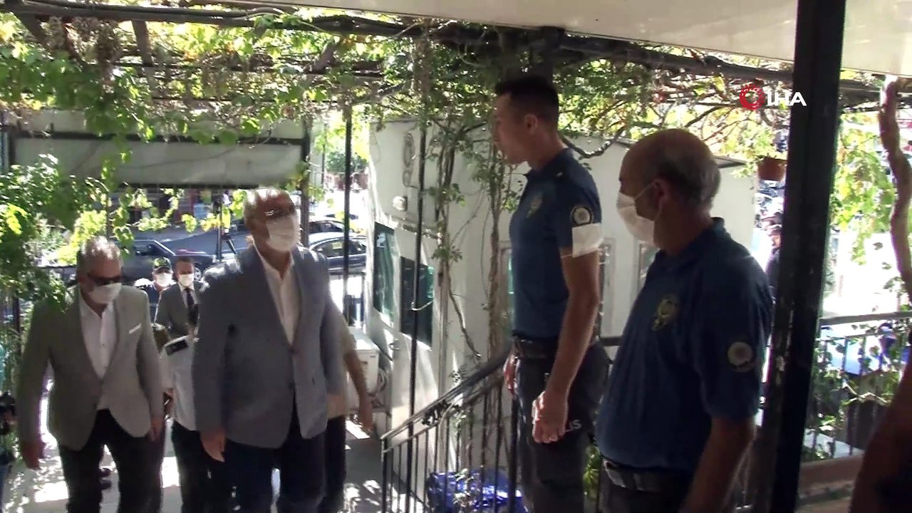 İzmir Valisi Köşger, polislerle bayramlaştı