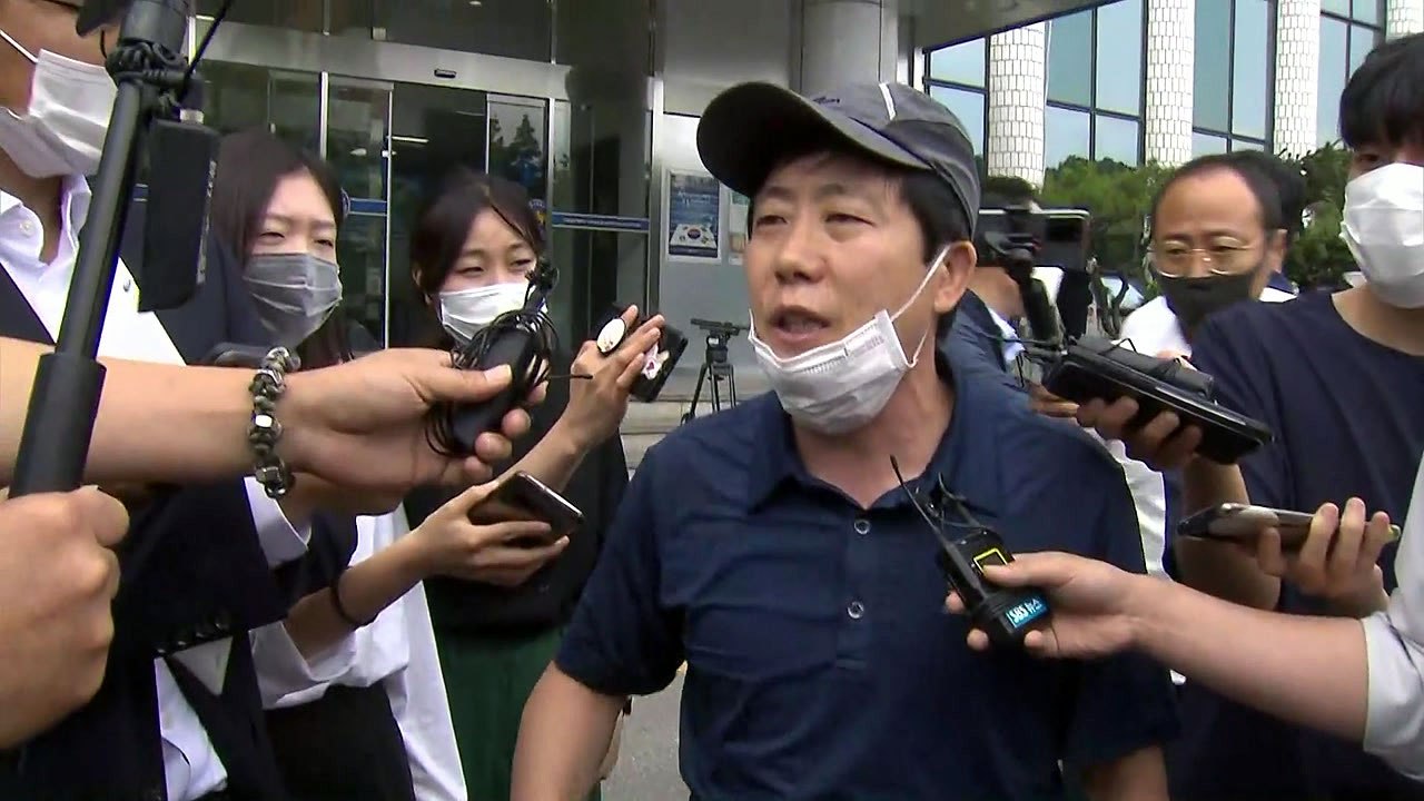 검찰, '취재진 폭행' 탈북민단체 박상학 대표 구속영장 기각 / YTN