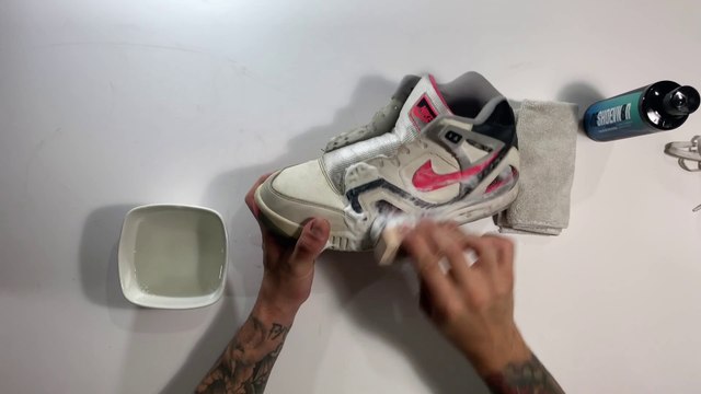 ext-ticos-sneakers-head-310720