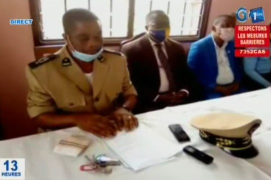 RTG/Remise de lettres de félicitations aux meilleurs enseignants de Woleu-Ntem nord par le Sous-Préfet