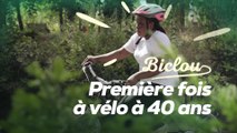 À Paris, des adultes découvrent le vélo pour la première fois