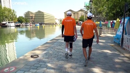 شاهد: سكان العاصمة الفرنسية يلجأون إلى المسابح وبرك المياه هروبا من موجة الحرارة