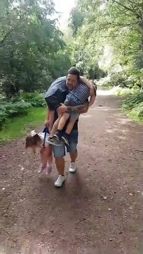 Quand tes 3 enfants sont fatigués et ne veulent plus marcher