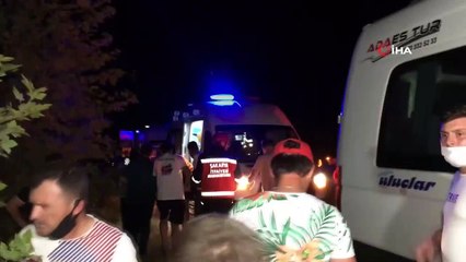 Sürücüsünün kontrolünden çıkan servis aracı yol kenarına uçtu: 3 yaralı