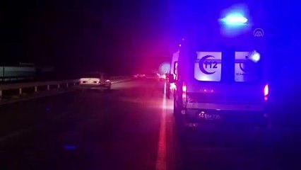 Minibüs şarampole devrildi: 2 yaralı - SAKARYA