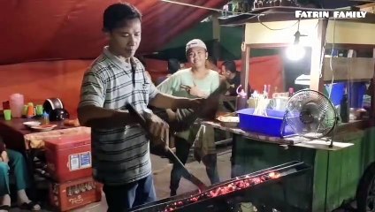 MAKAN SATE MADURA RASANYA ENAK SEKALI