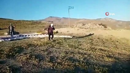 Yamaç paraşütçülerini izleyen vatandaşın kamera arkası konuşmaları güldürdü