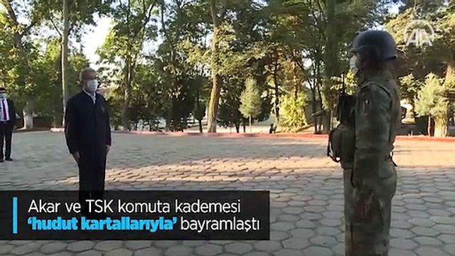 Bakan Akar ve TSK komuta kademesi 'hudut kartallarıyla' bayramlaştı