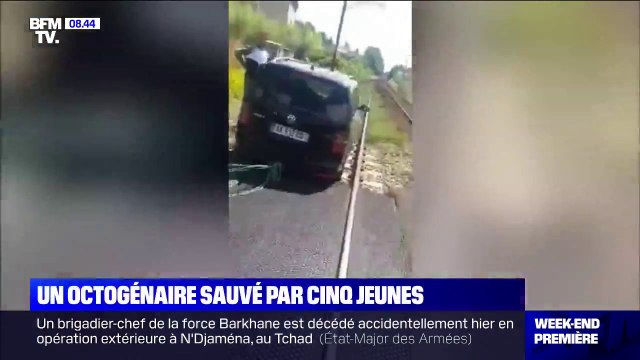 Cinq jeunes sauvent un octogénaire coincé dans sa voiture sur un passage à niveau