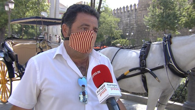 Cocheros de caballos de Sevilla aseguran que intentan sobrevivir aunque la temporada se ha perdido