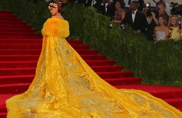 Rihanna revela que se sentiu uma 'palhaça' em seu vestido amarelo do Met Gala