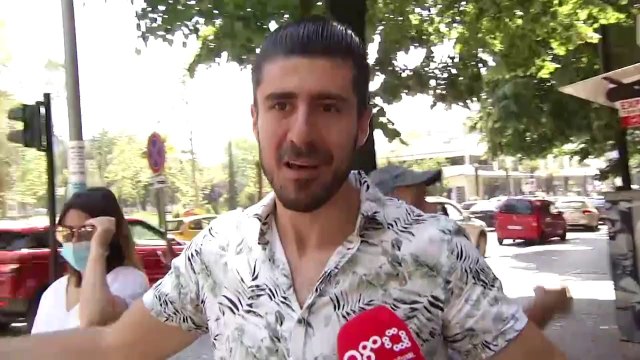 Ora News - Të rinjtë duan vetëm të ikin