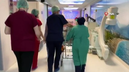 Dünyanın ilk başarılı rahim nakilli annesi Derya Sert, bebeğiyle buluştu