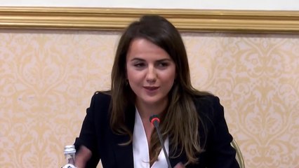 Download Video: RUDINA HAJDARI PUBLIKON VIDEON BASHA GËNJEU SHQIPTARËT PËR LISTAT E HAPURA